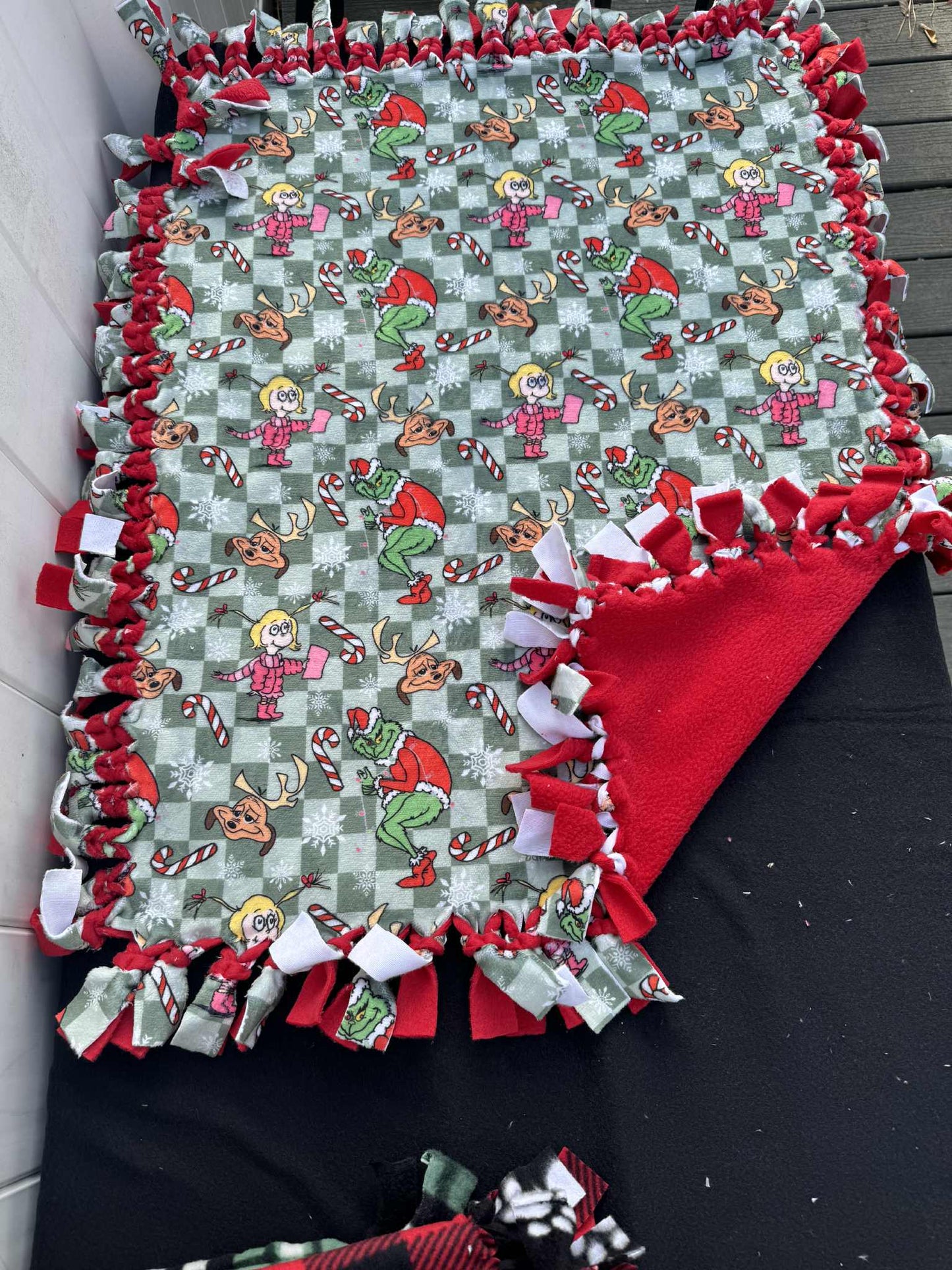 Grinch Checkered Blanket